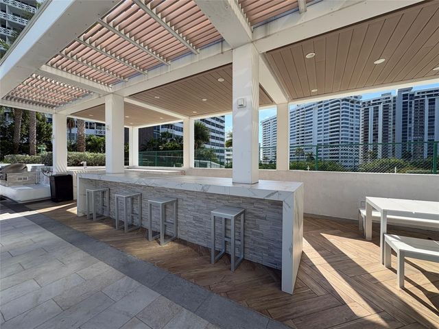 10 Venetian Way 502, Miami Beach, FL 33139