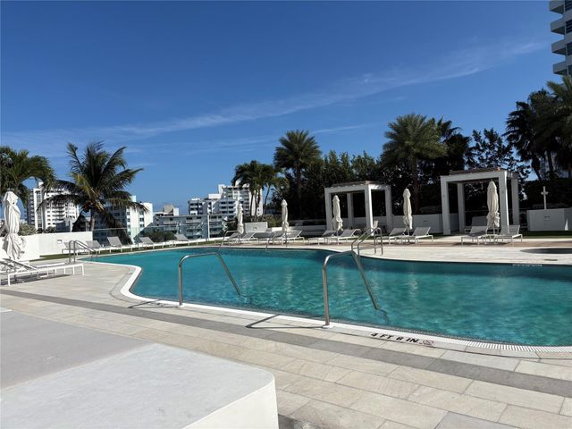 10 Venetian Way 502, Miami Beach, FL 33139