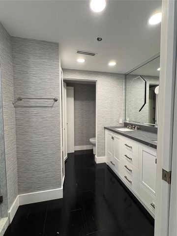 10 Venetian Way 502, Miami Beach, FL 33139