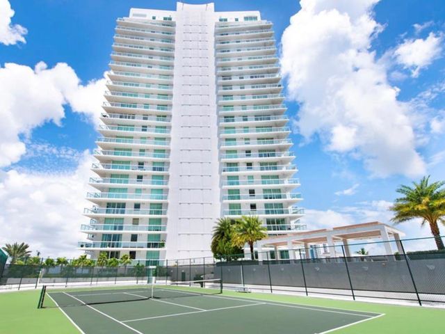 10 Venetian Way 502, Miami Beach, FL 33139