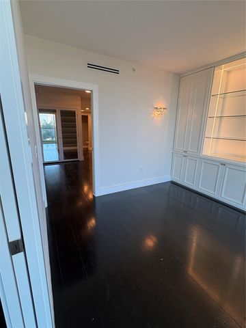 10 Venetian Way 502, Miami Beach, FL 33139