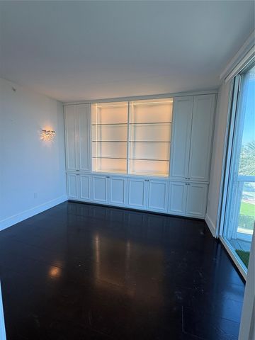 10 Venetian Way 502, Miami Beach, FL 33139