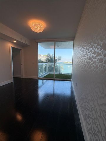 10 Venetian Way 502, Miami Beach, FL 33139