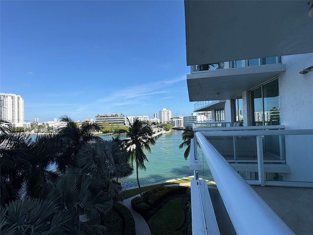 10 Venetian Way 502, Miami Beach, FL 33139