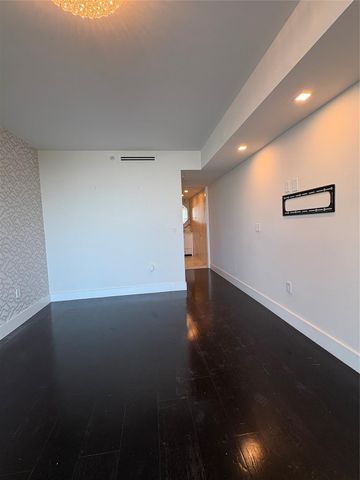 10 Venetian Way 502, Miami Beach, FL 33139