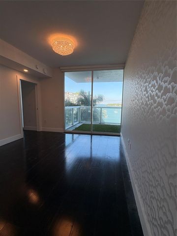 10 Venetian Way 502, Miami Beach, FL 33139