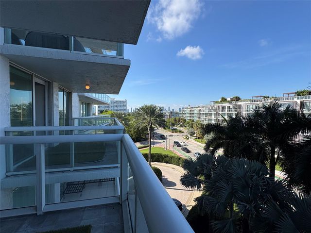 10 Venetian Way 502, Miami Beach, FL 33139