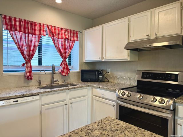 10038 AZTEC VLG, San Antonio, TX 78245