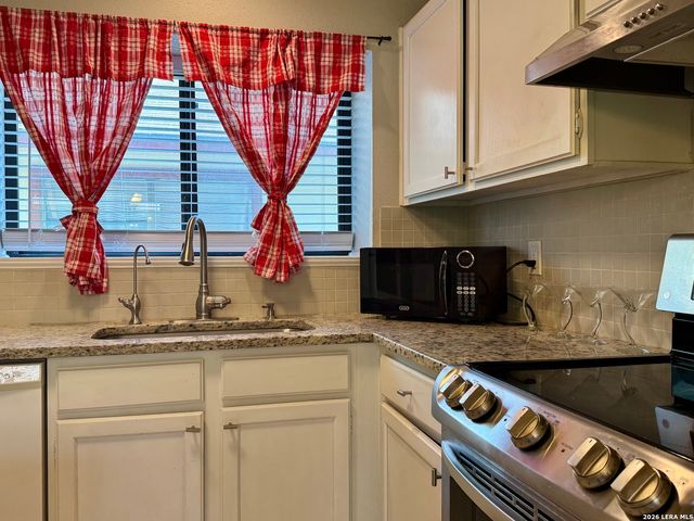 10038 AZTEC VLG, San Antonio, TX 78245