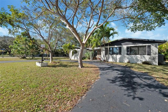 8425 SW 174th Street, Palmetto Bay, FL 33157