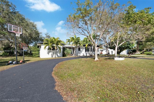 8425 SW 174th Street, Palmetto Bay, FL 33157