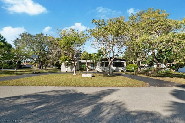 8425 SW 174th Street, Palmetto Bay, FL 33157