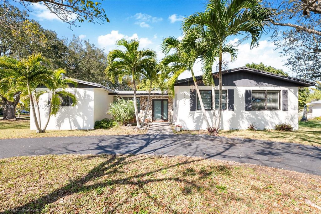 8425 SW 174th Street, Palmetto Bay, FL 33157