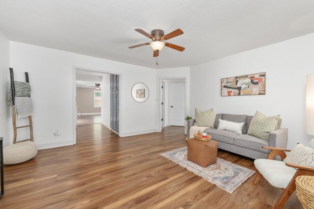 1230 N Bobbie St, Augusta, KS 67010