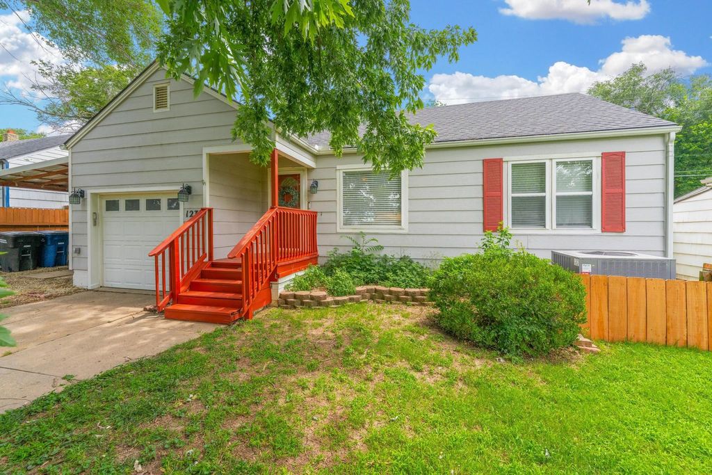 1230 N Bobbie St, Augusta, KS 67010