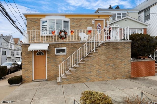 391 Avenue E, Bayonne City, NJ 07002