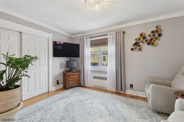 391 Avenue E, Bayonne City, NJ 07002