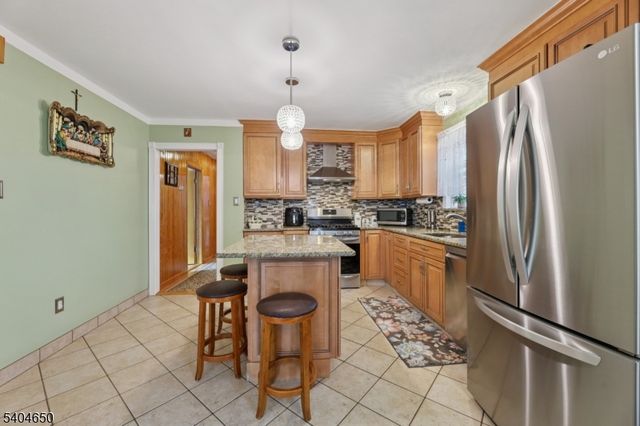 391 Avenue E, Bayonne City, NJ 07002