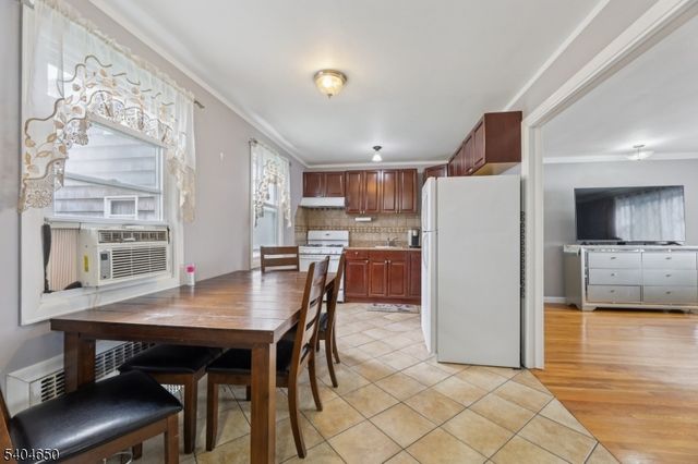 391 Avenue E, Bayonne City, NJ 07002