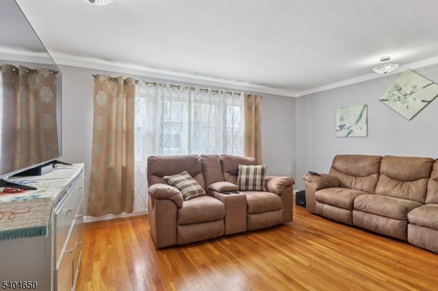 391 Avenue E, Bayonne City, NJ 07002