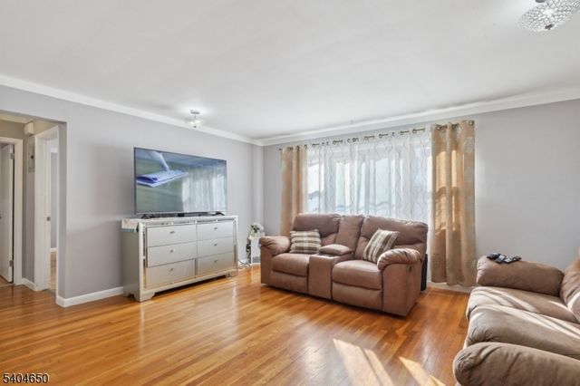 391 Avenue E, Bayonne City, NJ 07002