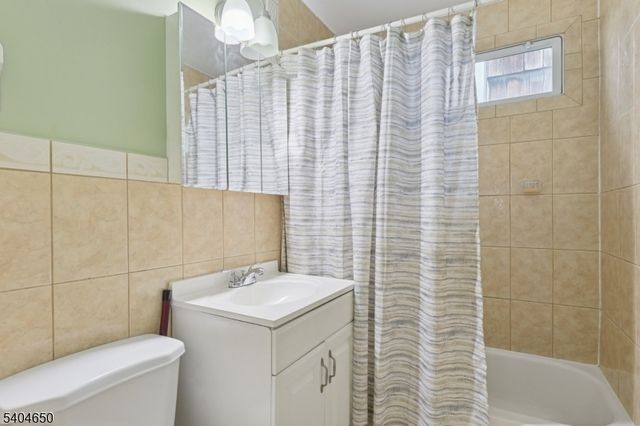 391 Avenue E, Bayonne City, NJ 07002