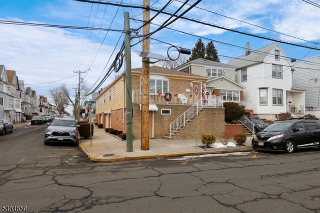 391 Avenue E, Bayonne City, NJ 07002