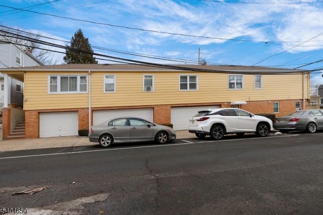 391 Avenue E, Bayonne City, NJ 07002