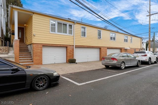 391 Avenue E, Bayonne City, NJ 07002