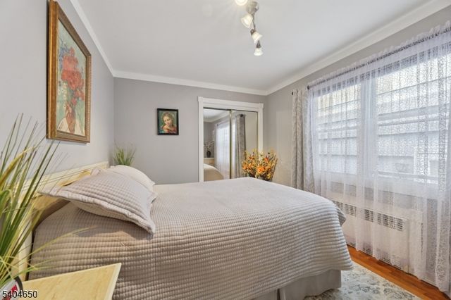 391 Avenue E, Bayonne City, NJ 07002