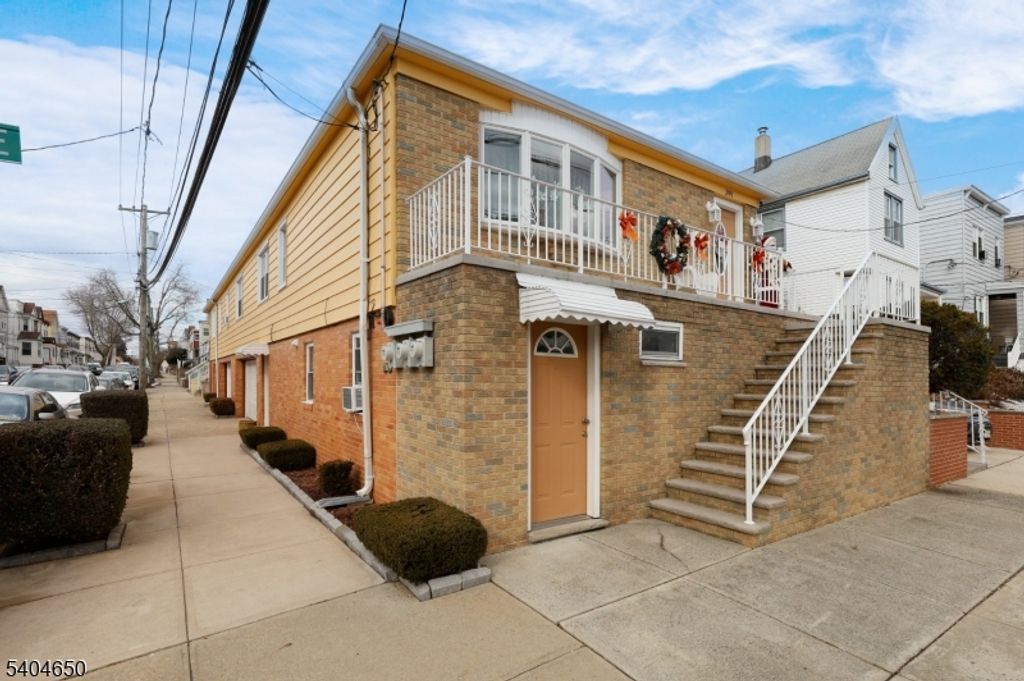 391 Avenue E, Bayonne City, NJ 07002
