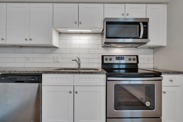 42 S Waiola Avenue 02, La Grange, IL 60525