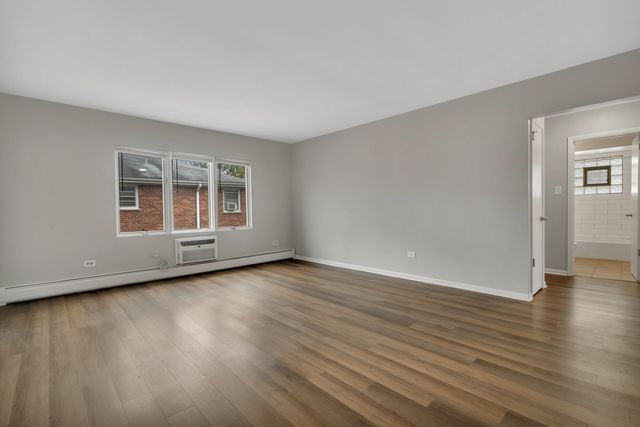 42 S Waiola Avenue 02, La Grange, IL 60525