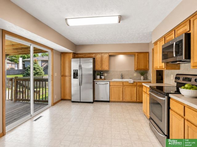 15107 Versaille Street, Bellevue, NE 68123