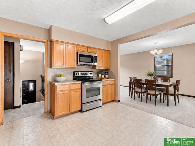 15107 Versaille Street, Bellevue, NE 68123