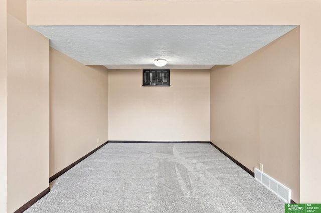 15107 Versaille Street, Bellevue, NE 68123
