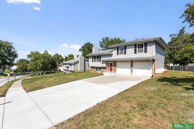15107 Versaille Street, Bellevue, NE 68123