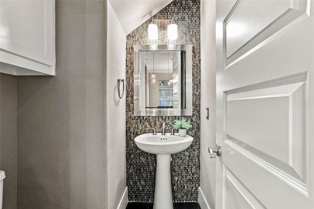 2223 Eriksson Lane, Dallas, TX 75204