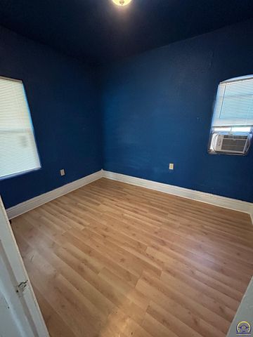 2030 SW Clay ST, Topeka, KS 66604