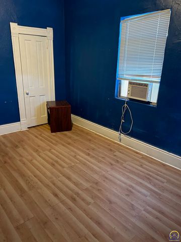 2030 SW Clay ST, Topeka, KS 66604