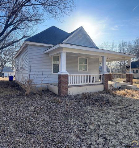 2030 SW Clay ST, Topeka, KS 66604