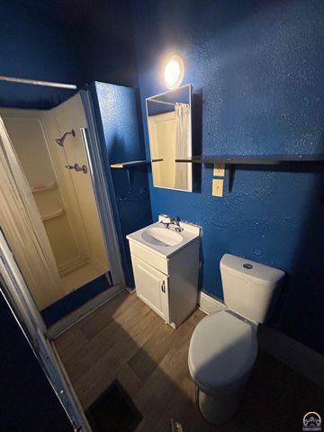 2030 SW Clay ST, Topeka, KS 66604