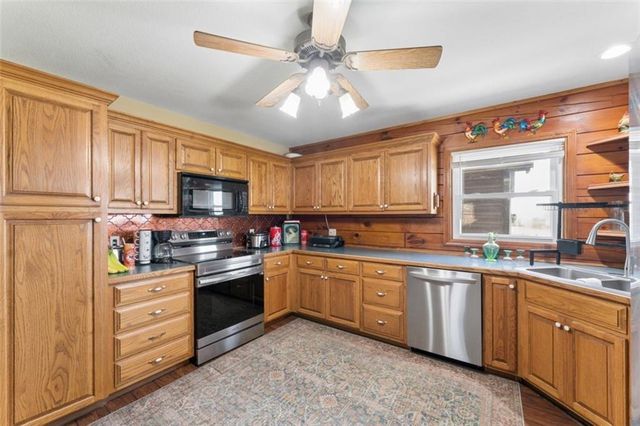 1113 SW 500th Road, Holden, MO 64040