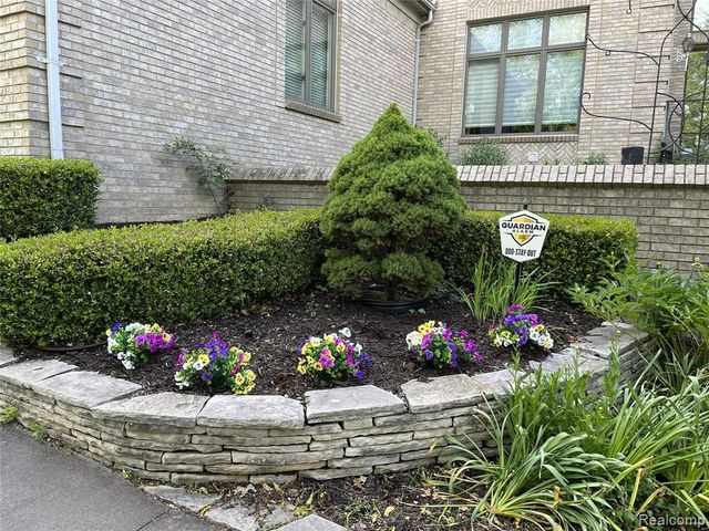 1721 Archers Pointe, Rochester Hills, MI 48306