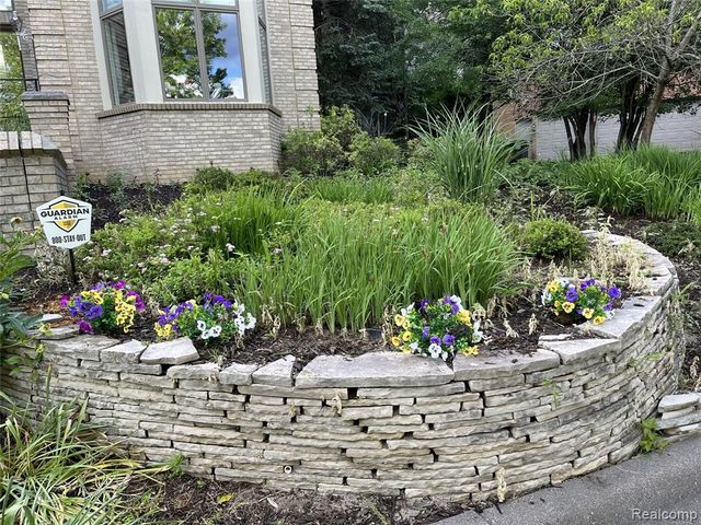 1721 Archers Pointe, Rochester Hills, MI 48306