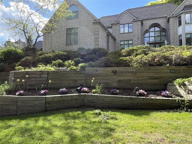 1721 Archers Pointe, Rochester Hills, MI 48306