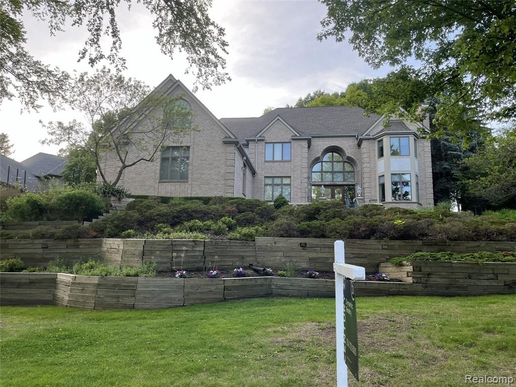 1721 Archers Pointe, Rochester Hills, MI 48306
