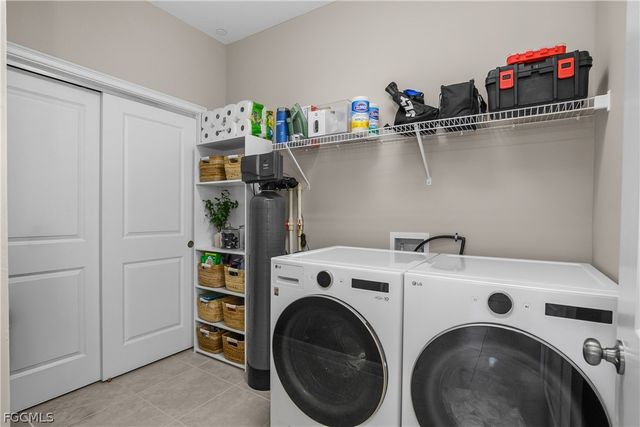 9366 Pocida CT 203, Naples, FL 34119