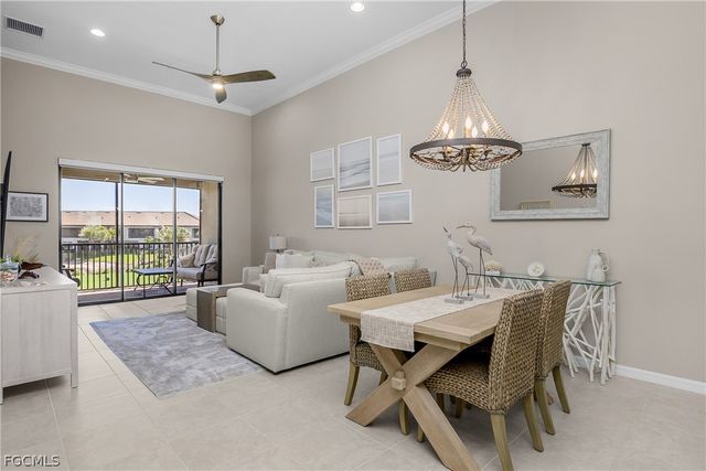 9366 Pocida CT 203, Naples, FL 34119