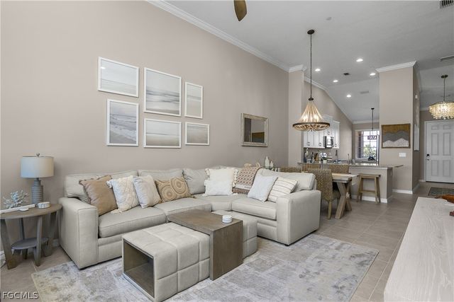 9366 Pocida CT 203, Naples, FL 34119